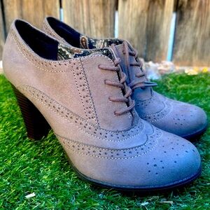 FIONI Clothing Taupe Suede Lace-Up Heeled Brogues